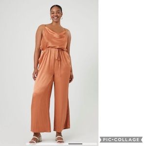Plus Size Satin Wide-Leg Jumpsuit
Size 3x
New with tags
Brand is Forever 21